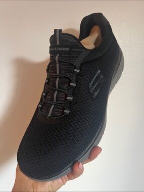 NWT Skechers Men’s Black Slip-On Athletic Sneakers size 13-Wide
